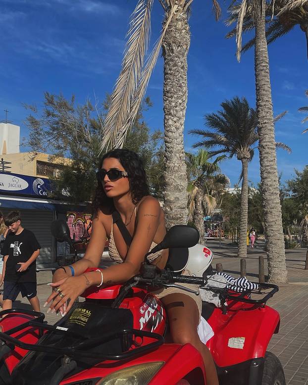 FOTO Uzeli je na zub jer se voli srediti za utakmice. Ovako im je odgovorila: 'Zar vam sve smeta'