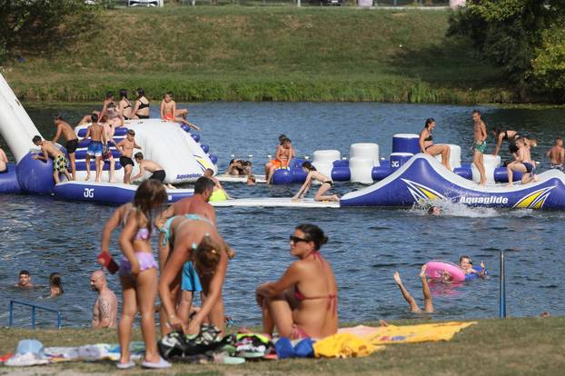 Karlovac: Osvježenje u rijeci Korani