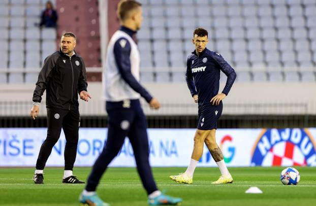 Split: Zagrijavanje uoči utakmice Hajduka i  Varaždina u četvrtfinalu Kupa 