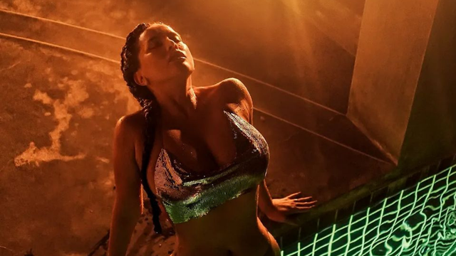 Nives zagolicala maštu fotkom s noćnog kupanja: 'Mala sirena'