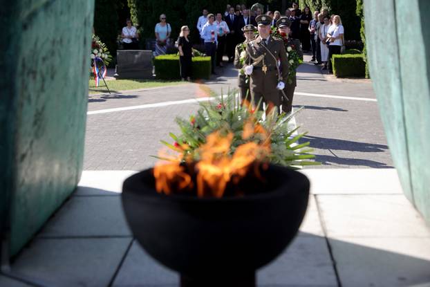 Vukovar: Polaganje vijenaca na Memorijalnom groblju povodom obilježavanja Dana sjećanja na nestale