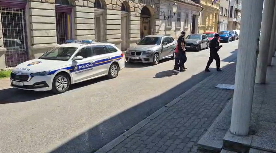 VIDEO Žena koju sumnjiče za teško ubojstvo ide u istražni zatvor. Prijeti joj 40 godina!