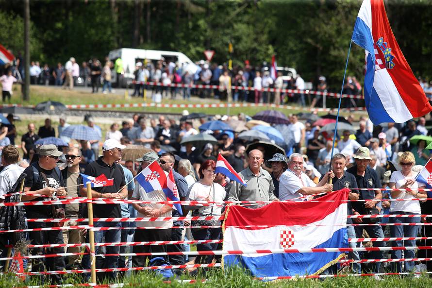 Jandrokovića izviždali: Ovdje smo da odamo počast žrtvama