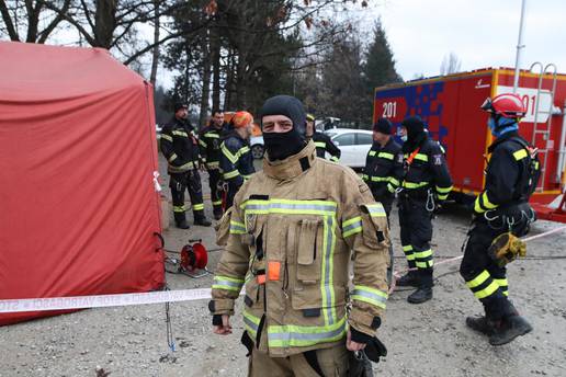 Njemački vatrogasci dostavili su 110 tona opreme i hrane u Sisak