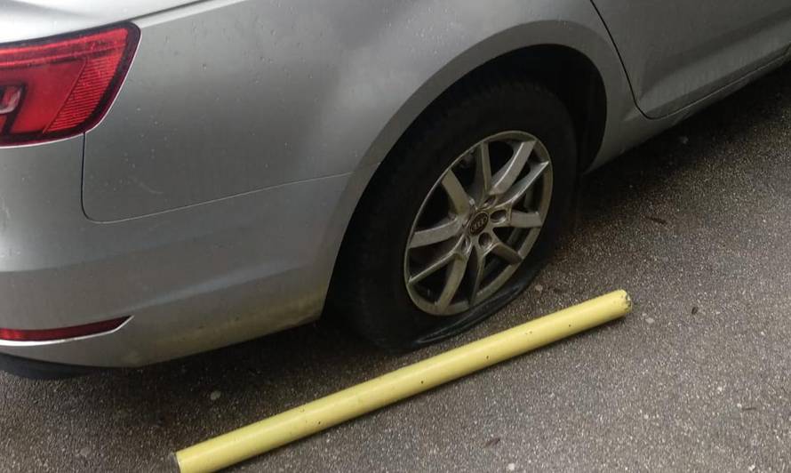 Zagreb: Bušio gume na autima