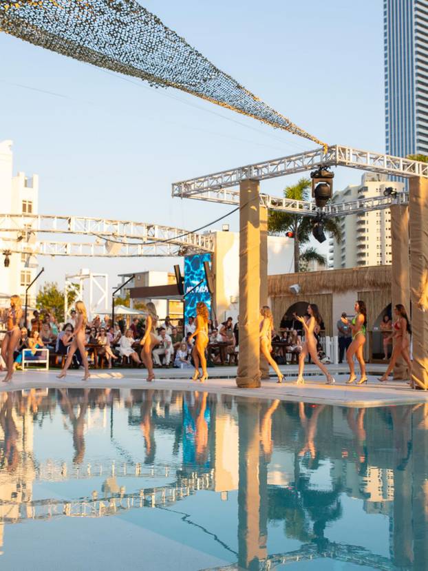 FOTO Ima top tijelo i tajnim poslom zarađuje bogatstvo: 'Ne tražite me novac, nađite posao'