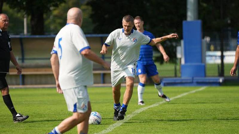 FOTO Legende Dinama ponovno u kopačkama: Boban, Zajec, Marić... zaigrali na izborni dan!