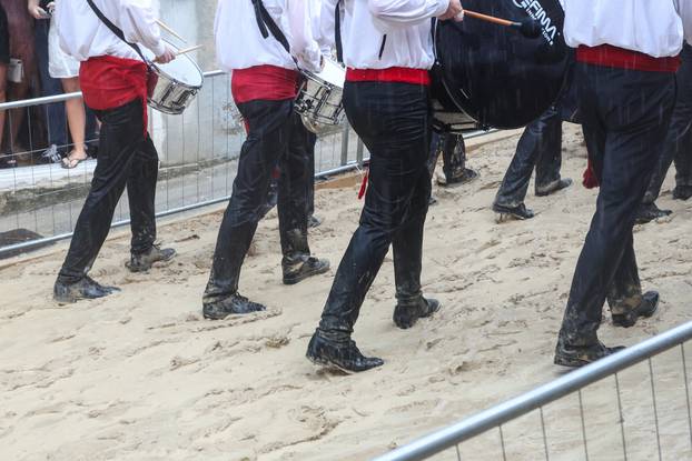 Sinj: Zbog jakog pljusaka odgođena 310. Sinjska alka