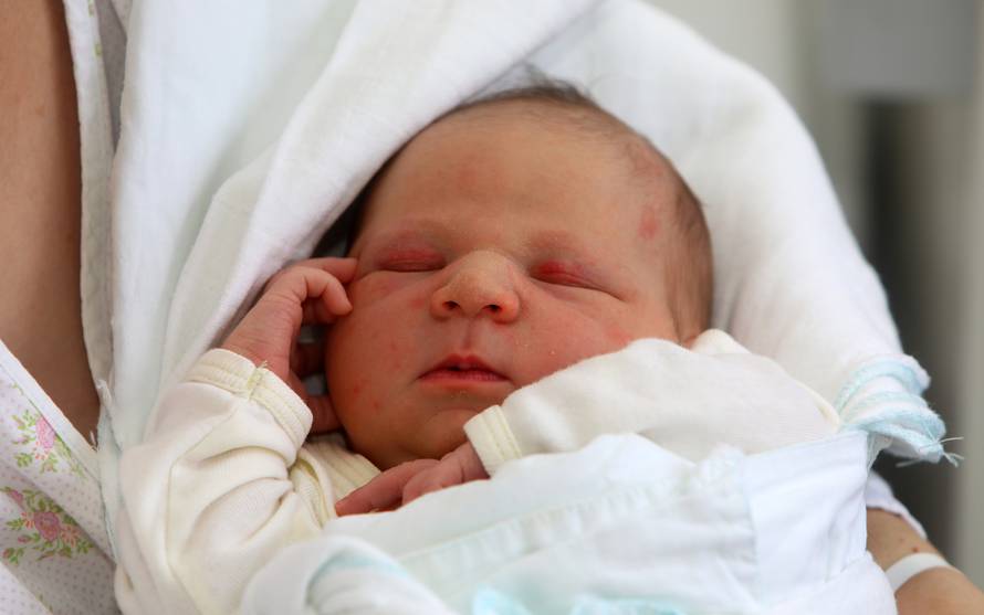 Ukrajinka Olha u Gospićkoj bolnici rodila je svoje drugo dijete, djevojčicu Daru