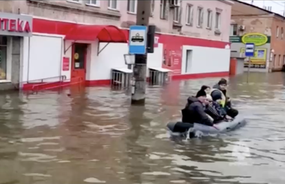 Dramatične snimke iz Rusije: Rekordne poplave na Uralu, tisuće ljudi ostalo bez domova