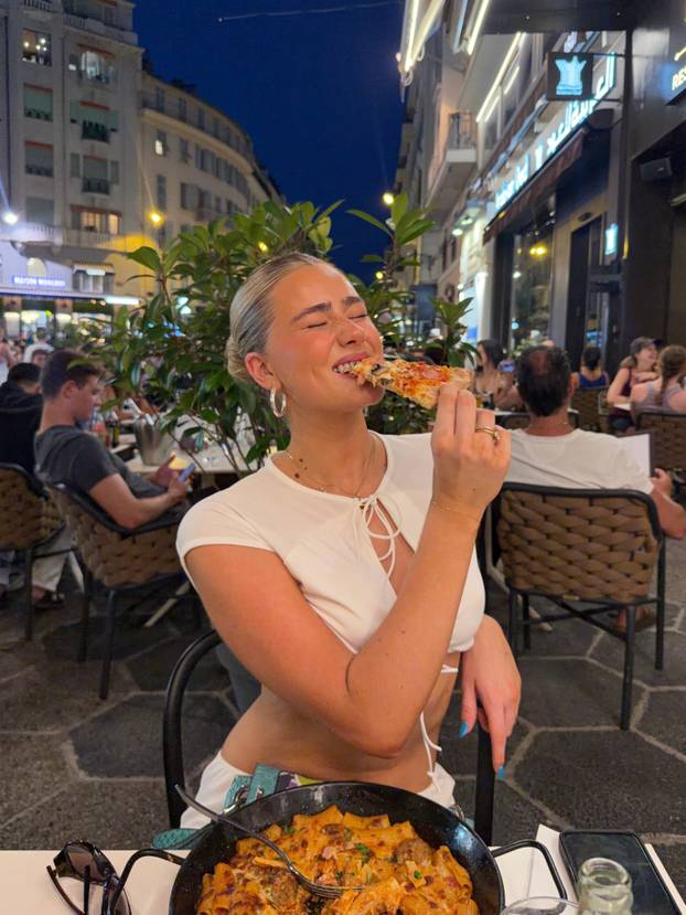 FOTO S 22 godine je postala seksi milijunašica, a godinama je skrivala mračnu tajnu