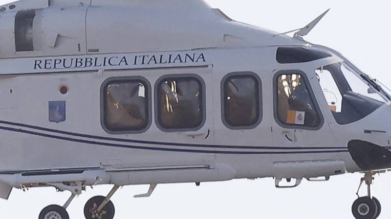 Papa stigao helikopterom pred oduševljene vjernike u Rimu