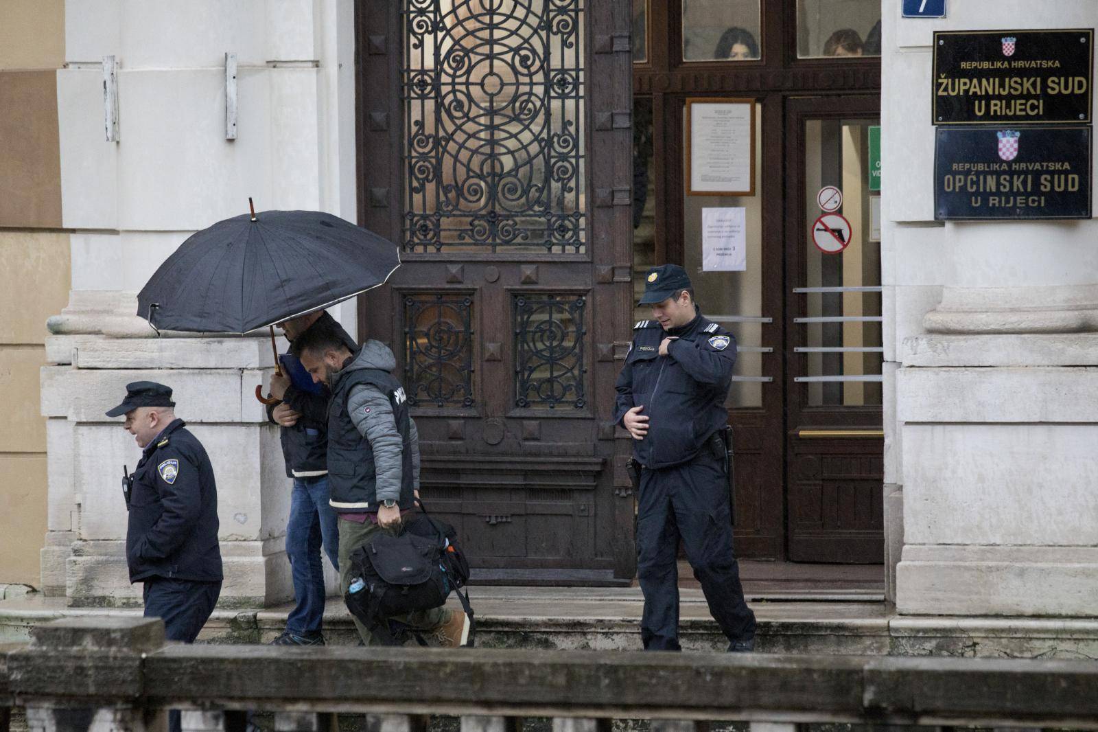 'Ozljede su jako teške, ranjeni policajac još je na intenzivnoj'