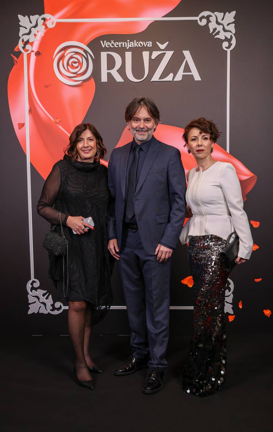 Zagreb: Uzvanici na dodjelu medijske nagrade "Večernjakova ruža" u Hrvatskom narodnom kazalištu