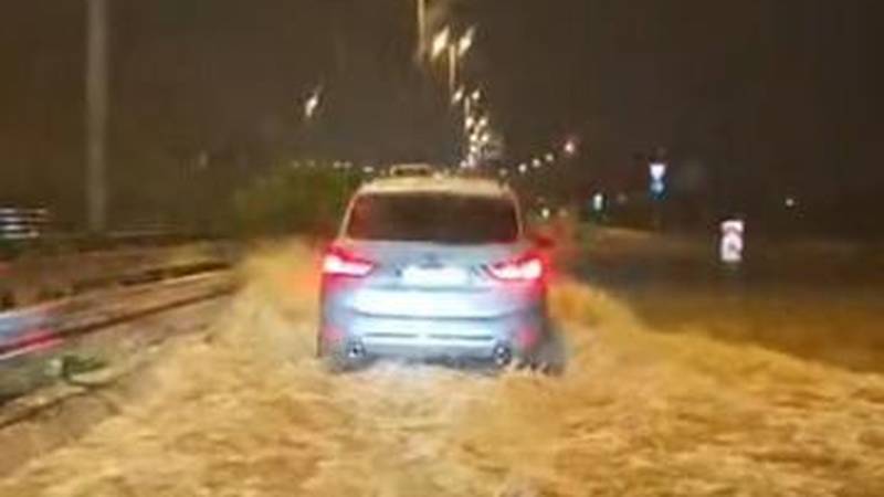 Obilna kiša pala u Kaštelama, poplavljene su ulice i kuće