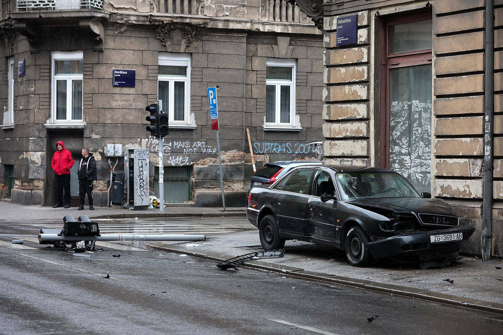 Zagreb: Sudar dva automobila na križanju Đorđićeve i Palmotićeve