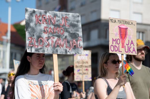 Zagreb: Javna okupljanja „Molitva krunice“ i „Ustani za slobodu“ istovremeno na Trgu