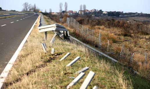 Probio zaštitnu ogradu i mreže pa se isprevrtao nekoliko puta