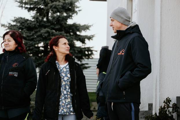 FOTO Igrači Cibone darovali su njuškice u Dumovcu i u vrijeme blagdana pokazali veliko srce