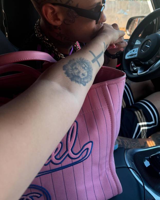 FOTO Godina nova, a Wanda po starom. Tange, bujni dekolte i novi partner: 'Prava ljubav...'