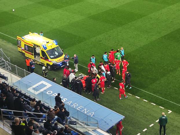 FOTO Scene užasa u Osijeku: Turski izbornik pao je usred utakmice, ipak će se nastaviti!