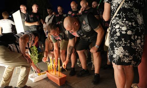 FOTO Sramota u Banjoj Luci! Tisu&cacute;e ljudi odale po&ccaron;ast ratnom zlo&ccaron;incu Ratku Mladi&cacute;u