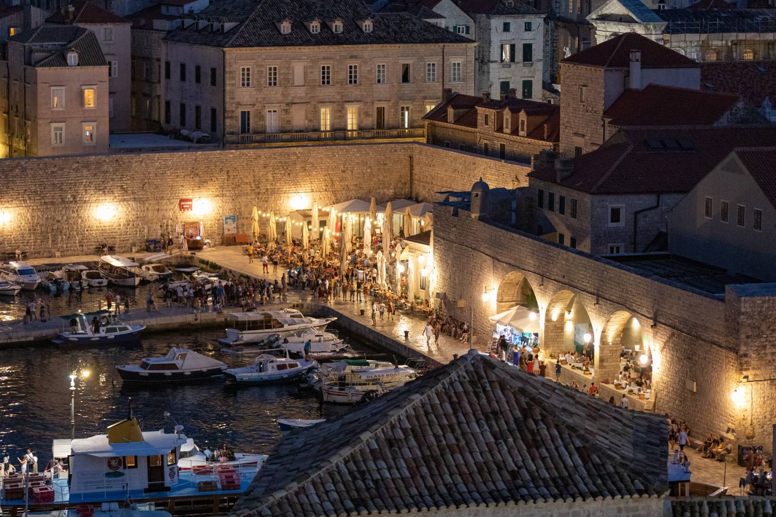 Dubrovnik: Pogled na gradsku jezgru s Revelina