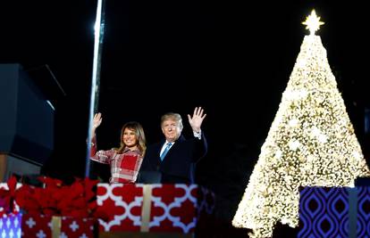 Melania Trump upalila lampice na nacionalnom božićnom drvu
