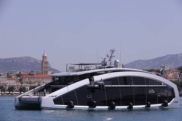 Jahta neobičnog izgleda This Is It uplovila u Split 