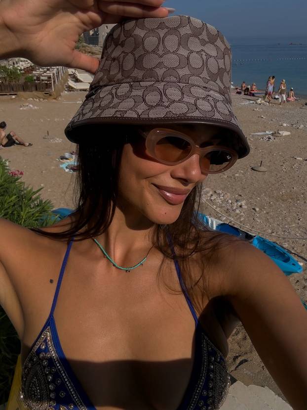 Laura Gnjatović se sa svojih 191 cm ispružila pa oduševila sve