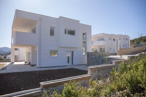 Kompleks Vila koji se gradi u Dračama, jednu od vila gradi i Halid Bešlić