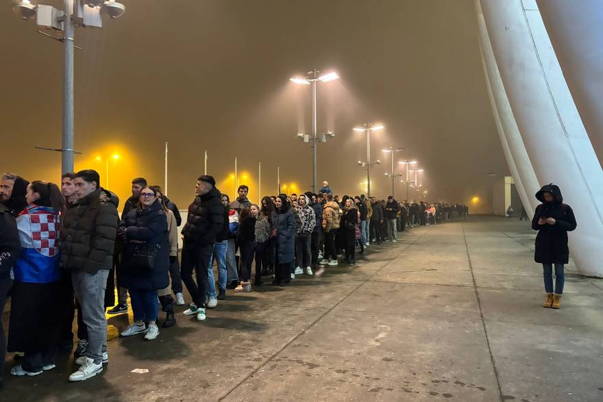 Gužve na ulicama ispred koncerta Thompsona