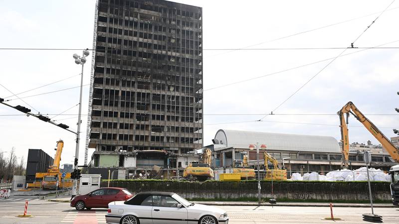 Ovdje možete uživo gledati kako nestaje Vjesnikov neboder