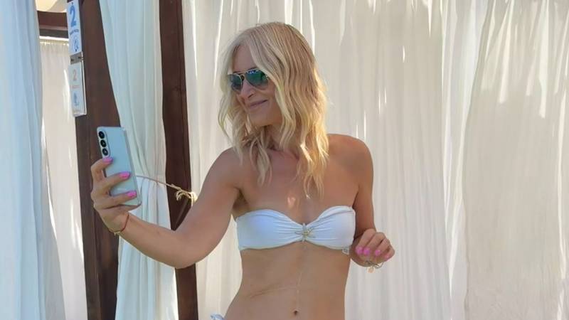 FOTO Koja linija! Uršula Tolj se brčkala u bazenu pa pokazala besprijekornu figuru u bikiniju