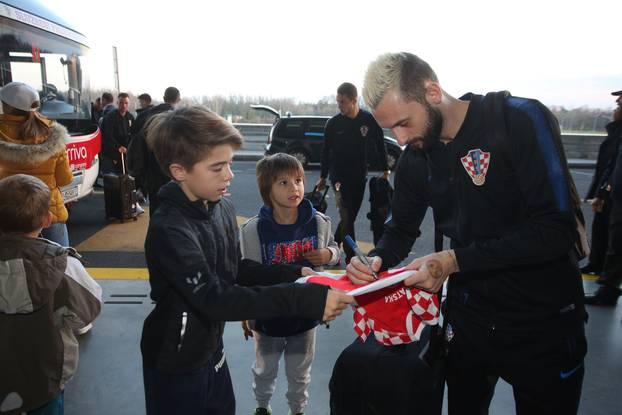 Zagreb: Hrvatski reprezentativci odletjeli u London na utakmicu s Engleskom