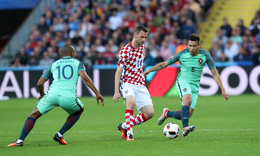 Arsenalov veznjak na Anfieldu, Juventus je doveo Höwedesa!