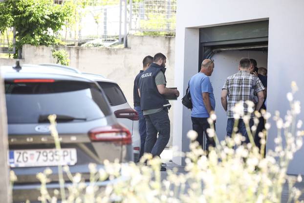 Zagreb: Policijski očevid još uvijek traje gdje su sinoć u ulici Črna voda ubijeni muškarac i žena