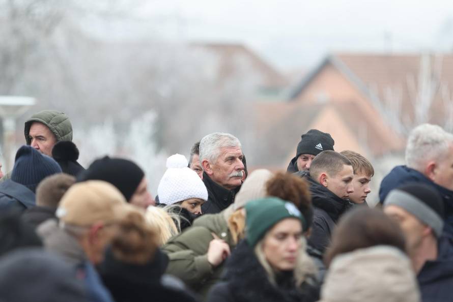 Nuštar: Posljednji ispraćaj  Mladena Bartolovića