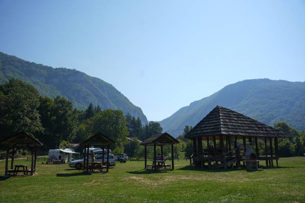 Martin Brod, slikovito naselje smješteno na ušću rijeke Unac u Unu