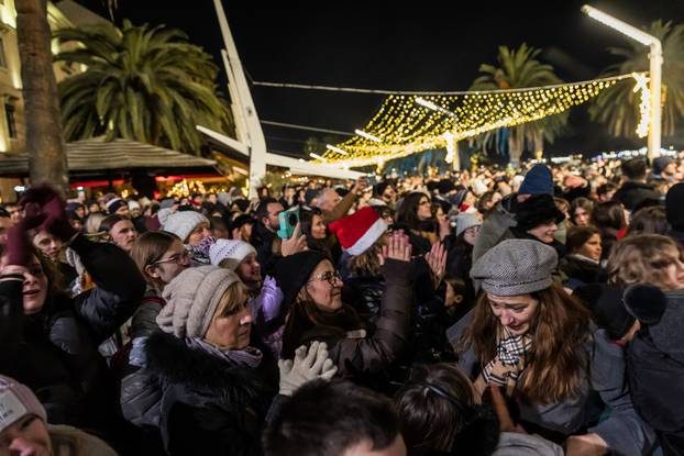 Baby Lasagna na Splitskoj rivi nastupio je prije Željka Bebeka