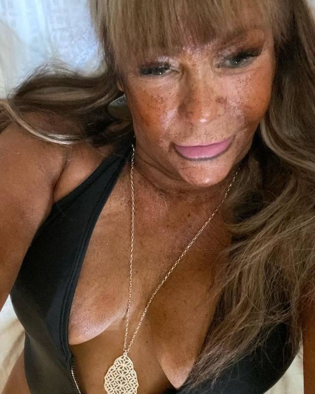 FOTO Ovisna je o solariju. Tamo je vodila i svoju 5-godišnju kćer. 'Kvarcala sam se svaki dan!'