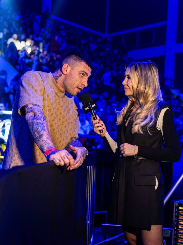 FOTO Krv, znoj, suze i ljepotice. Pogledajte najbolje trenutke s borilačkog spektakla u Sl. Brodu