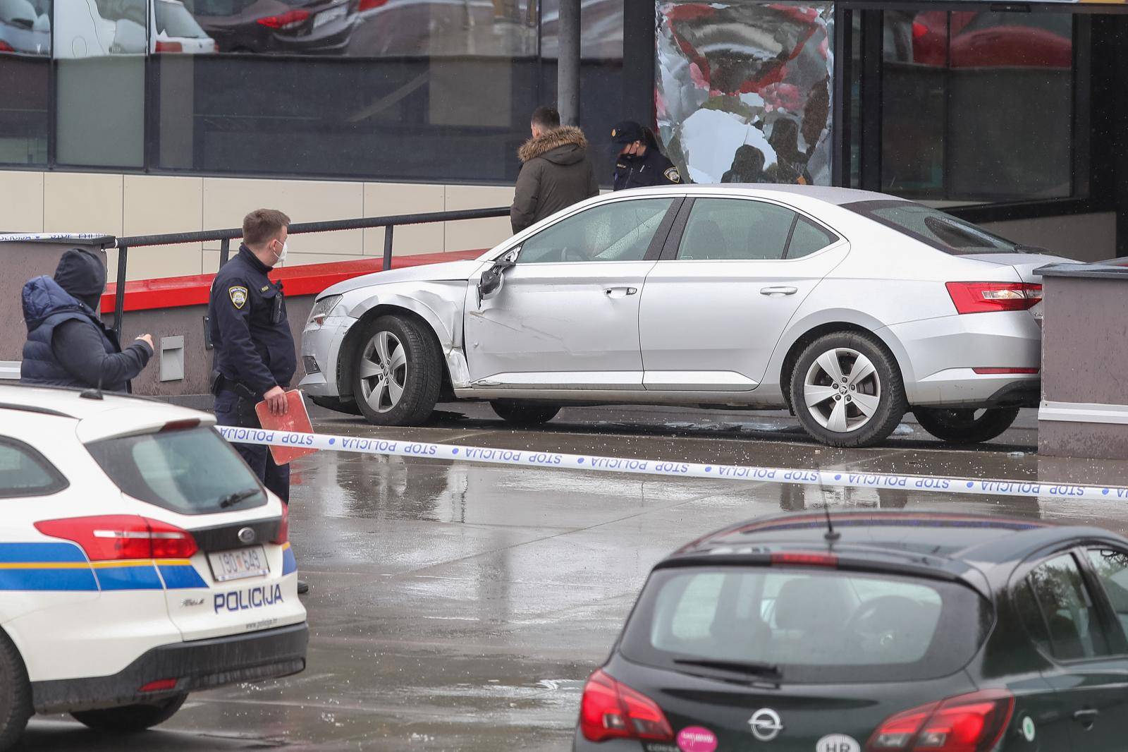 Zagreb: Automobilom se zabio u trgovački centar Meridijan