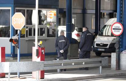 U prerađenoj hladnjači vozio 11 migranata u Hrvatsku. Ulovili ga srpski granični policajci