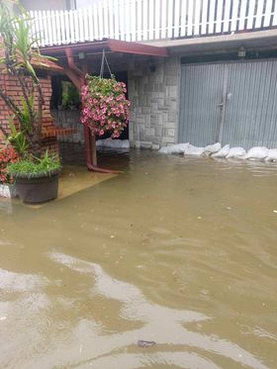 Mura dosegla rekordni vodostaj u Murskom Središću:  'Pumpama za vodu spašavamo kuću...'