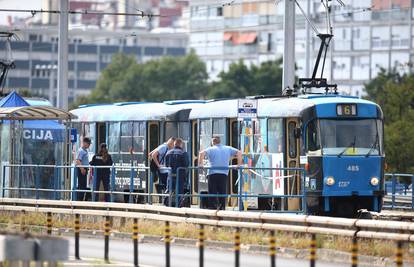 Policija traga za ubojicom: Izbodenog Sinišu V. (52) u tramvaju je prva uočila putnica