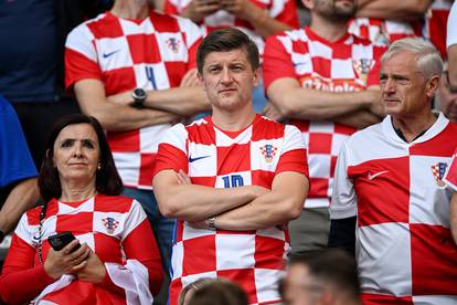 FOTO Hrvatsku u Berlinu prate deseci tisuća navijača, stadion je većinski obojan u 'kockice'