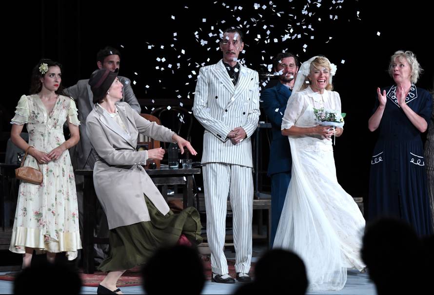 Zagrebaèki HNK s predstavom "Tko pjeva zlo ne mislim" gostovao na Dubrovaèkim ljetnim igrama