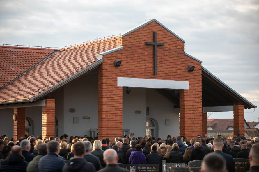 Privlaka: Pogreb Gorana Šarića, poginulog u nesreći koju je skrivio ministar Banožić