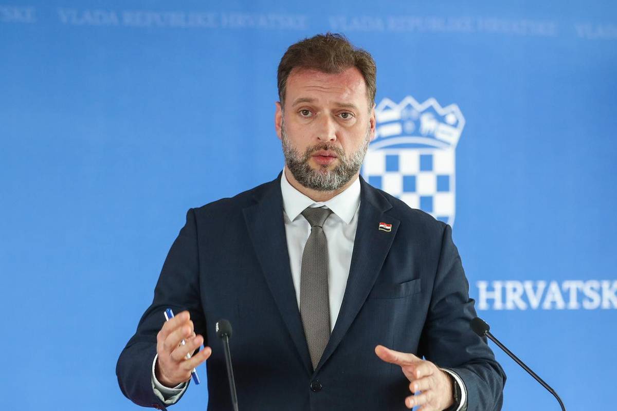 Banožić: 'Kad Milanović skine oznaku tajnosti, skinut ću je i ja'